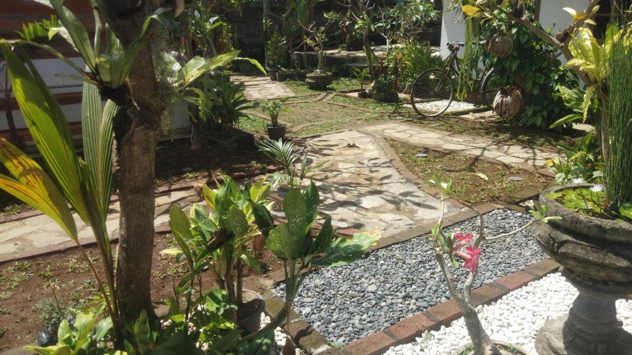 Serongga Guest House Lebih Екстериор снимка
