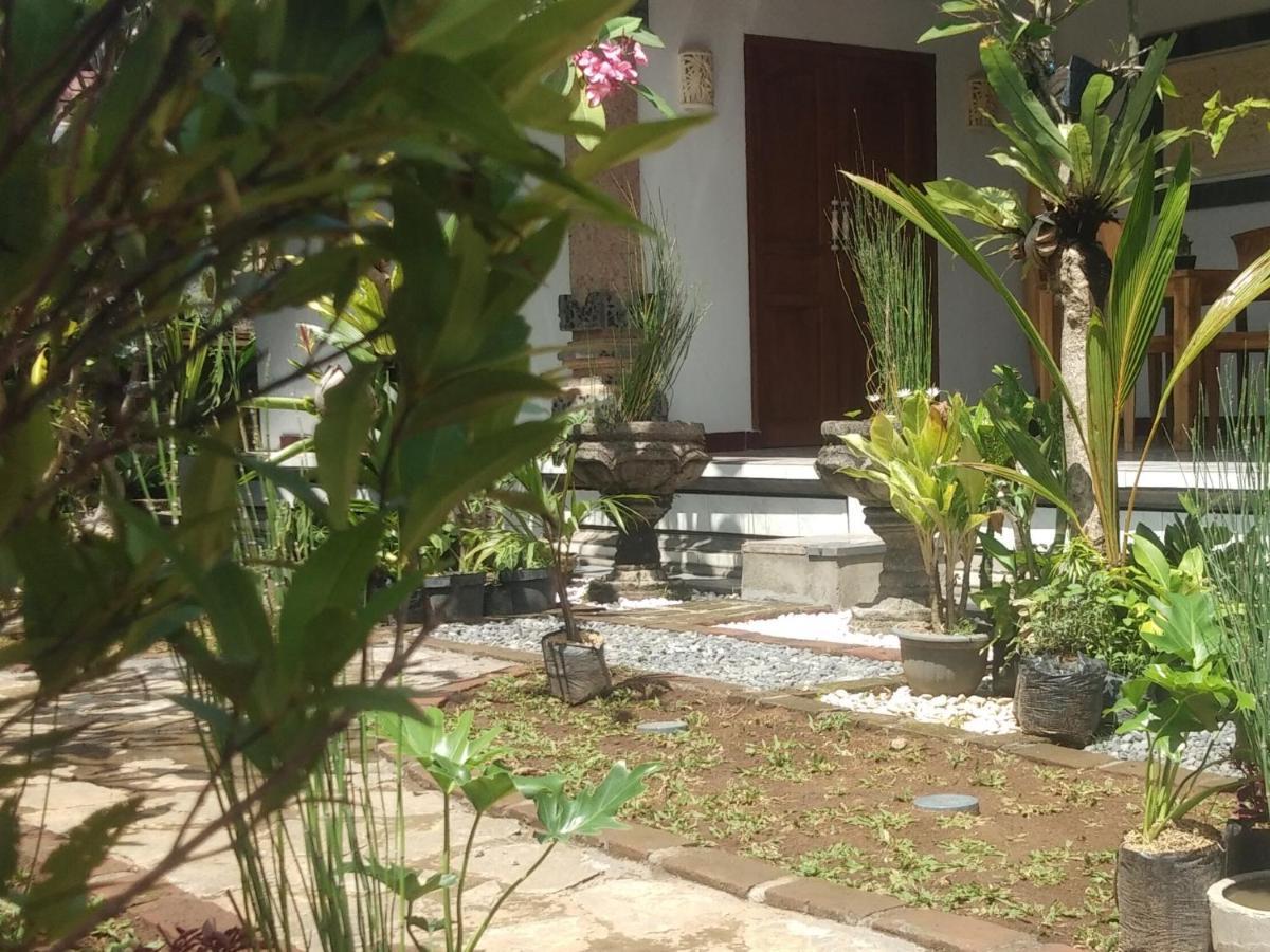 Serongga Guest House Lebih Екстериор снимка