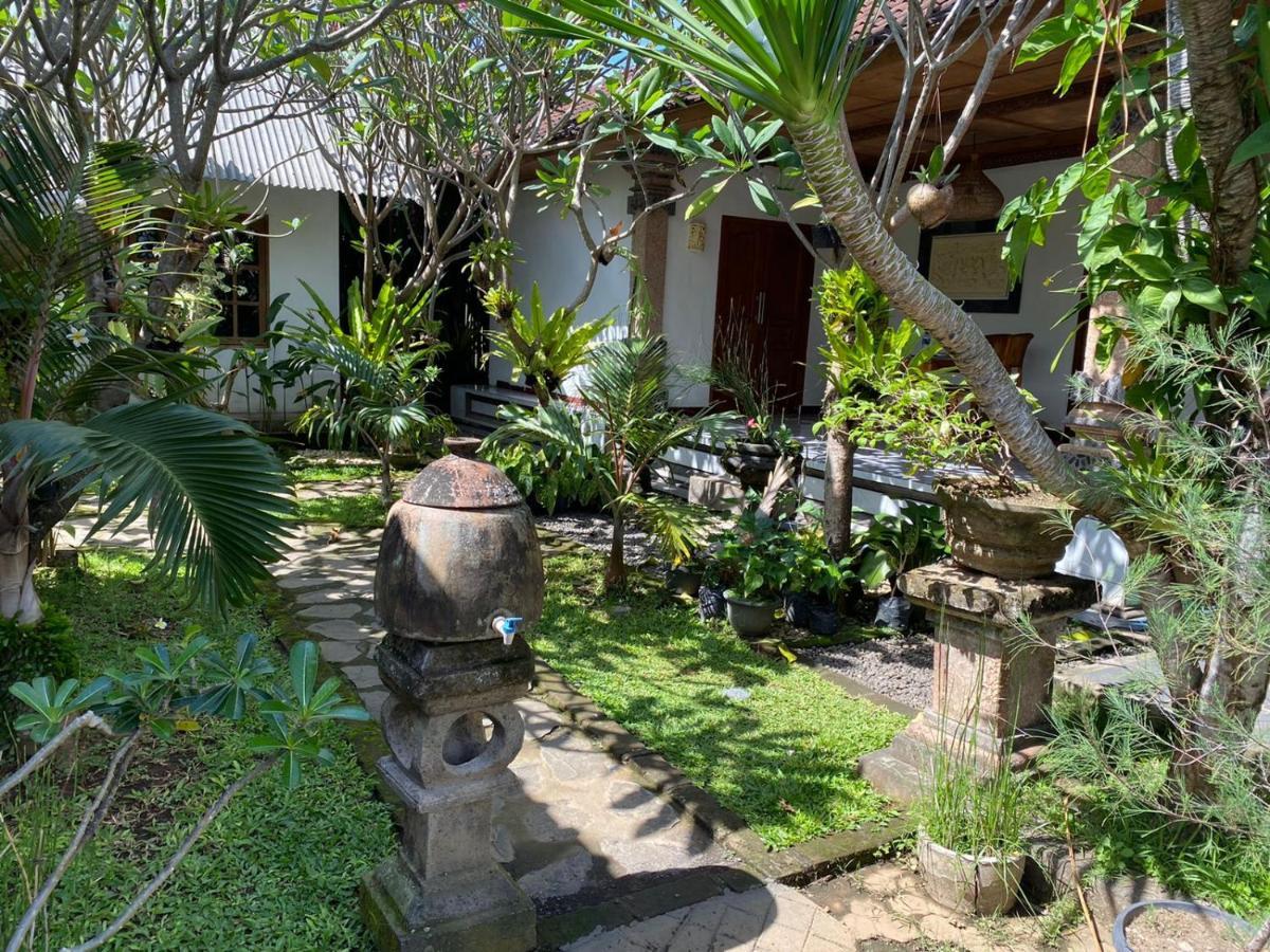 Serongga Guest House Lebih Екстериор снимка