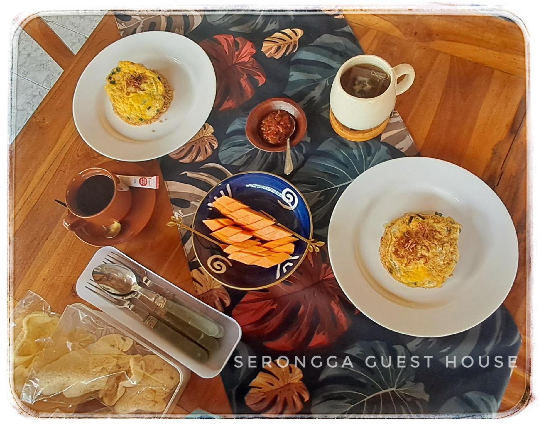 Serongga Guest House Lebih Екстериор снимка