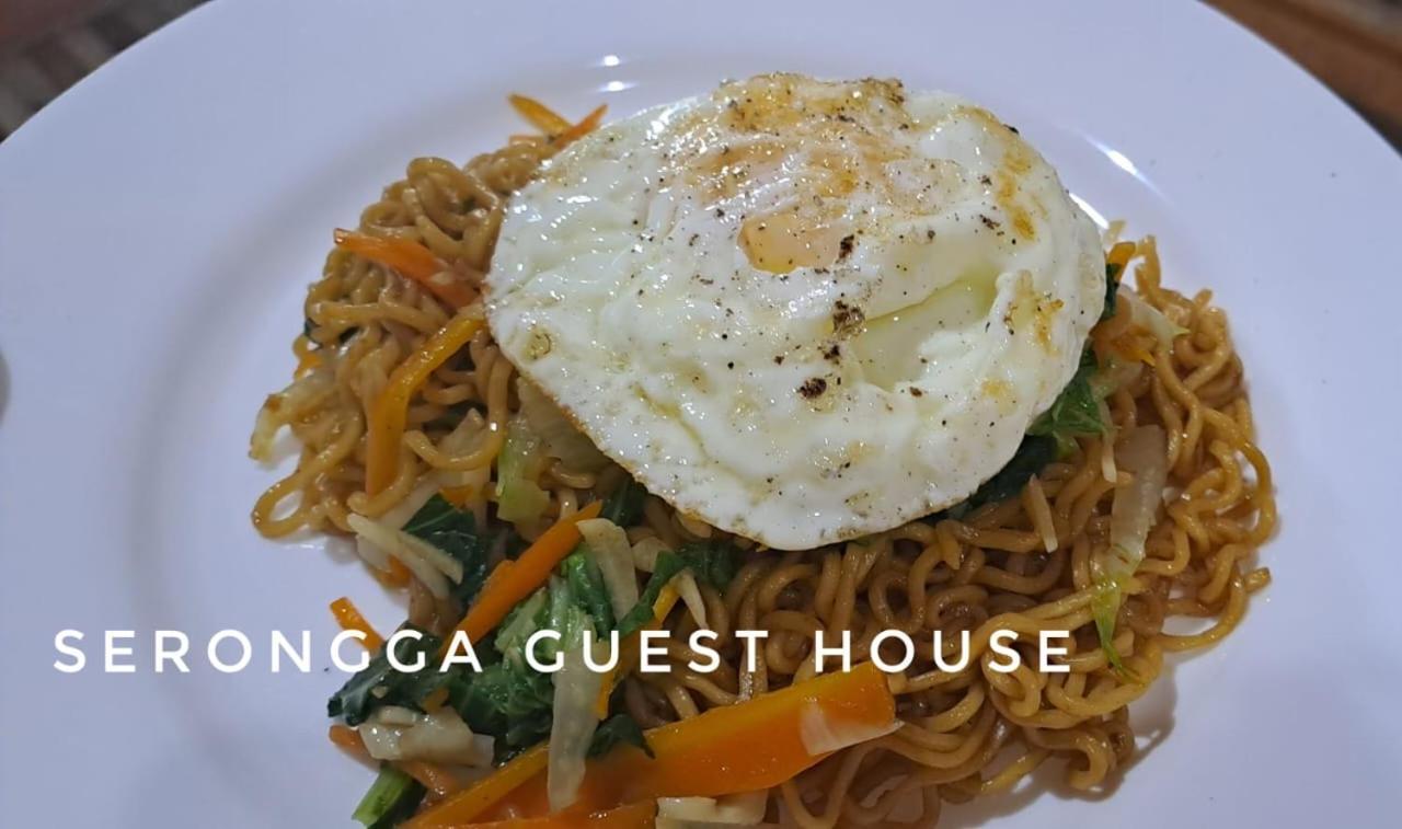 Serongga Guest House Lebih Екстериор снимка