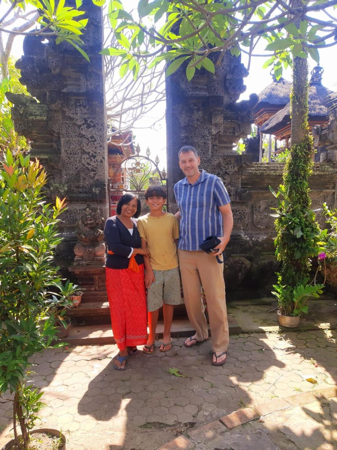 Serongga Guest House Lebih Екстериор снимка