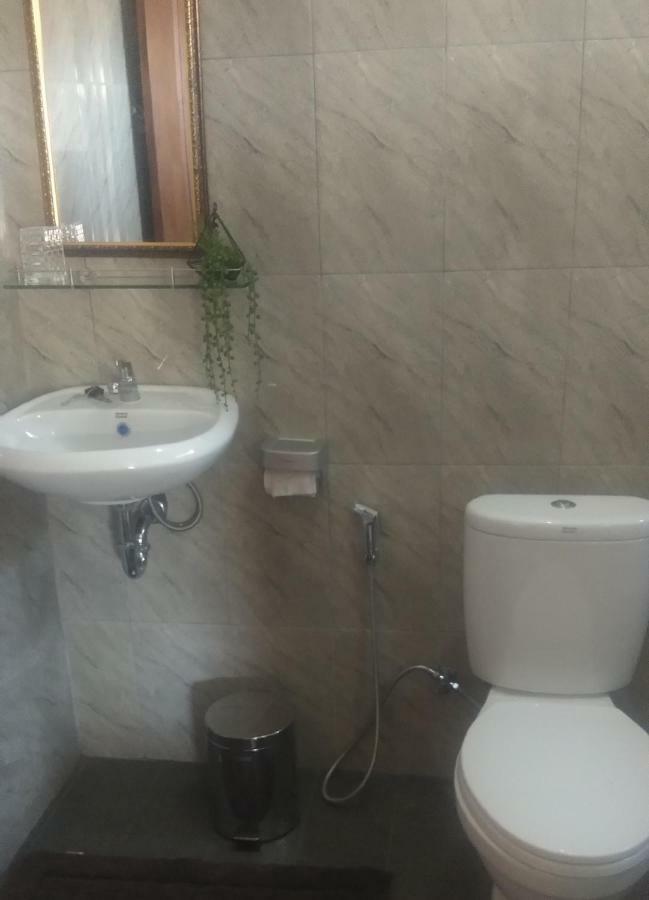 Serongga Guest House Lebih Екстериор снимка